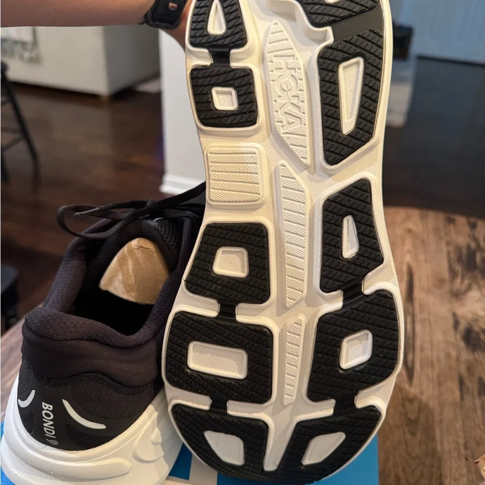 ✨BRAND NEW✨ Men’s HOKA Bondi 9 - Black/white, 12 - Picture 8 of 8